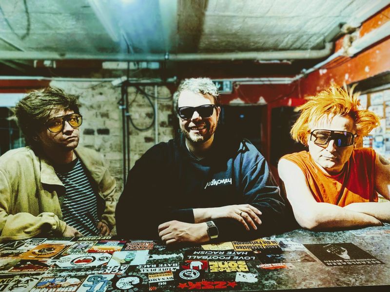 Die Band Noga Dimand aus Lauchhammer spielt Alternative-Rock live am Zechen- und Badehaus Brieske